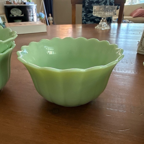 The Pioneer Woman Green Jadeite Scalloped Bowl - Picture 8 of 9